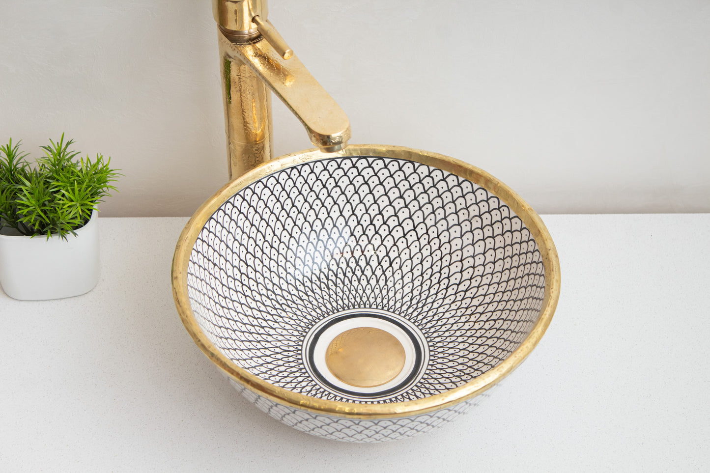 round fishscale ceramic bathroom sink