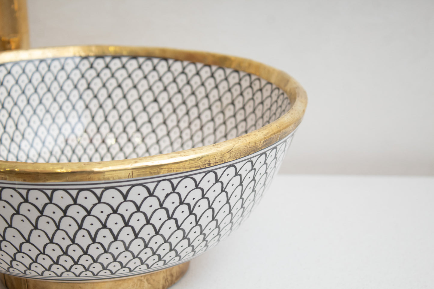 round fishscale ceramic bathroom sink close up
